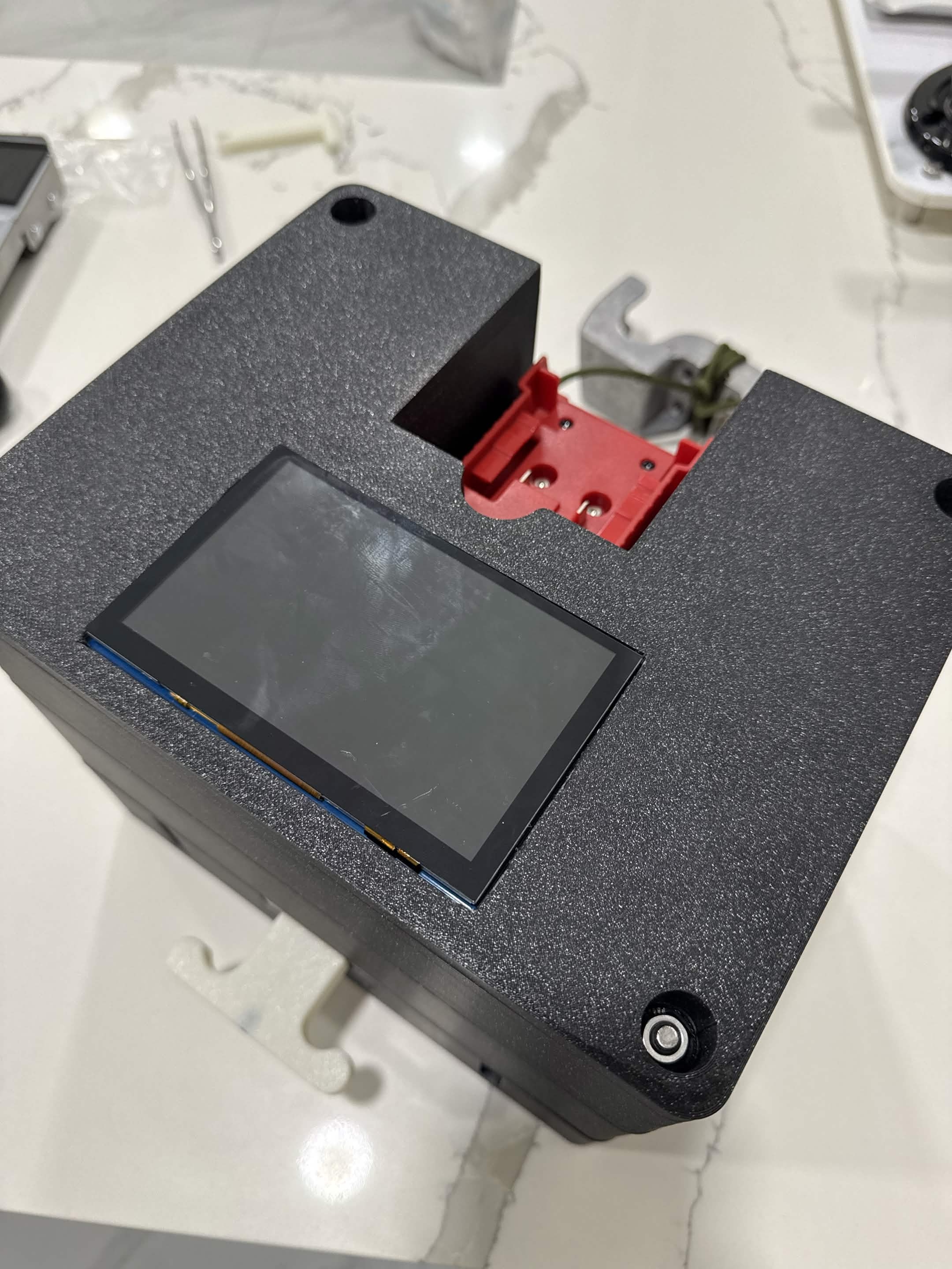 Samson Fit 5-inch IPS touchscreen and Milwaukee M18 battery cradle detail